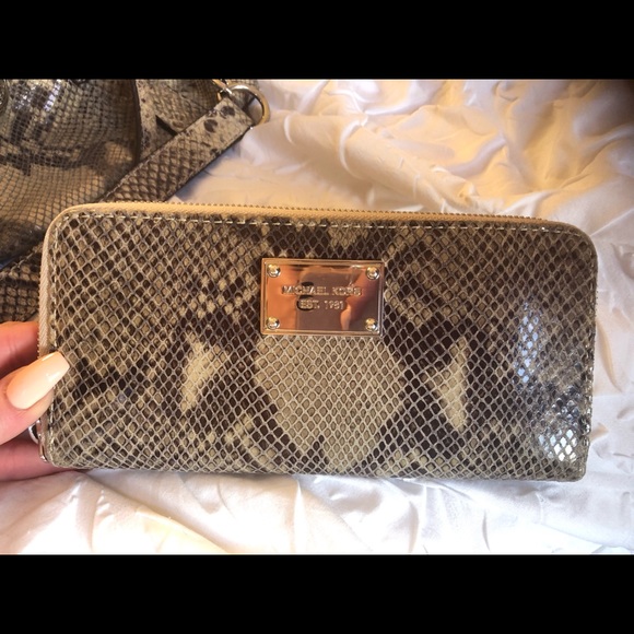 AUTH. Michael Kors Python Snakeskin Set - Picture 4 of 5